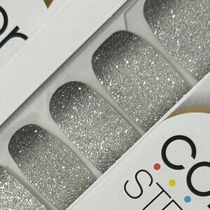 New Color Street “Underground Magic” Silver to Black Ombré Nail Strips